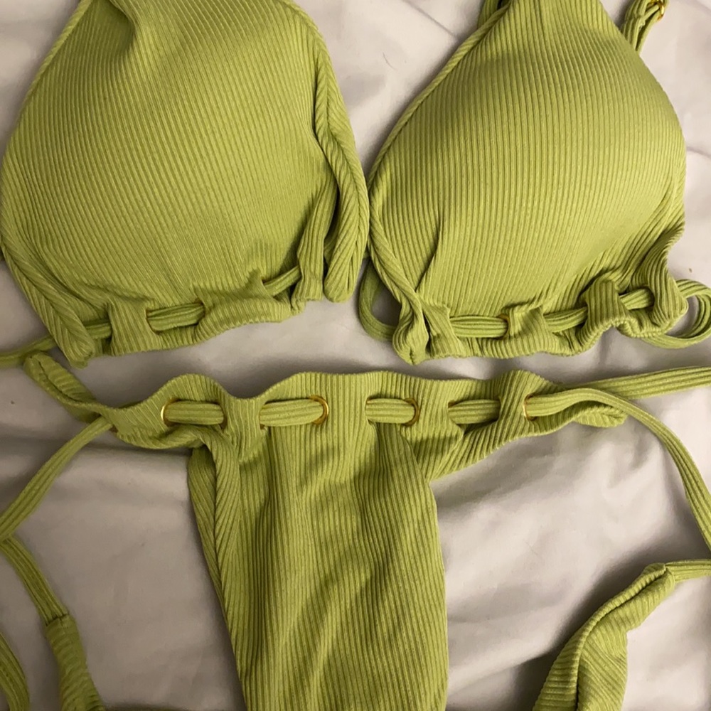 Full set Bikini - Picture 2 of 4